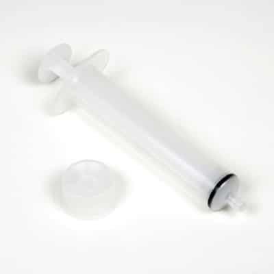 Plastic syringe